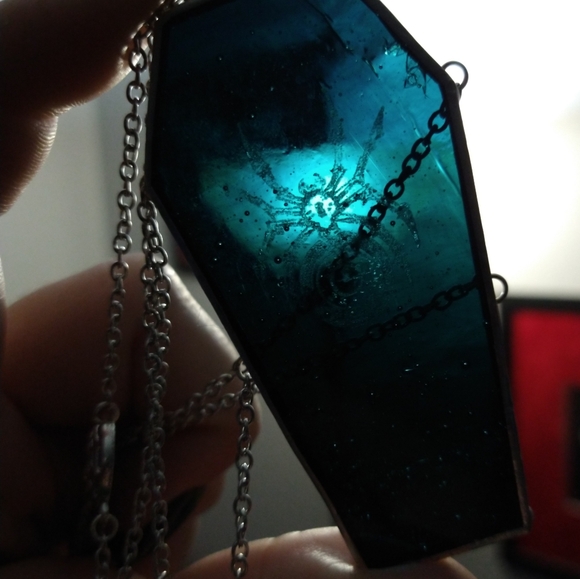 Stained glass coffin Victorian style necklace - Picture 5 of 5